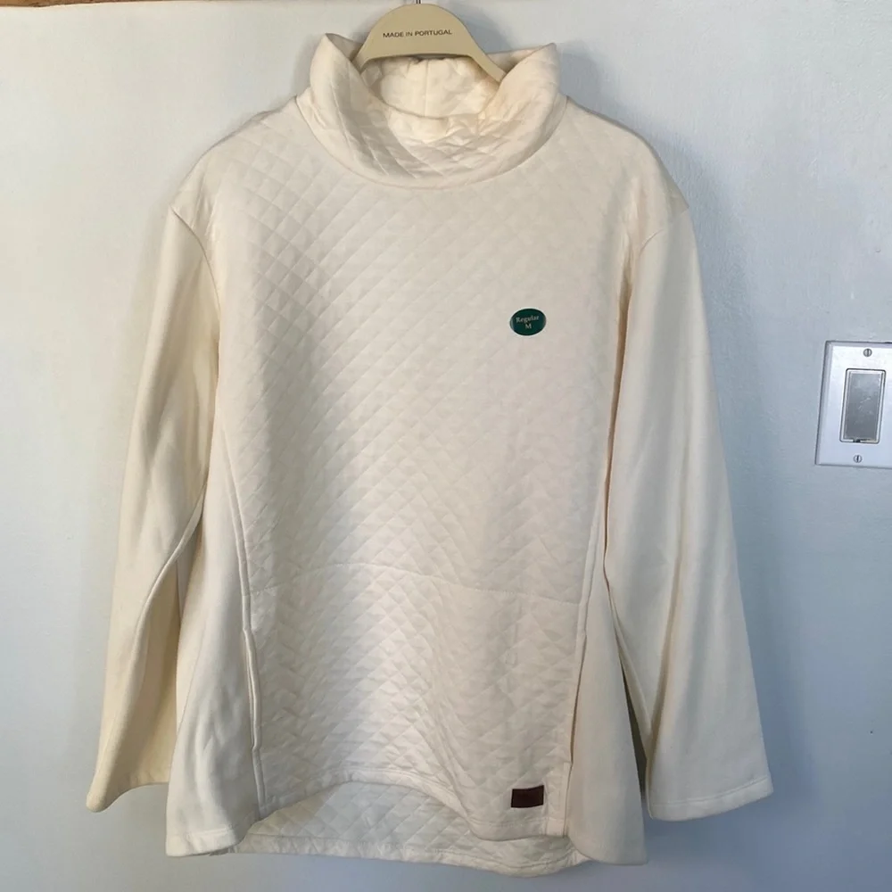 NWOT quilted turtle neck sweatshirt. - Picture 1 of 7
